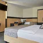 Gold House Nocleg ze śniadaniem 4*