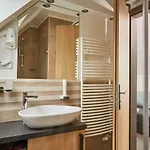 Nocleg ze śniadaniem Gold House 4*