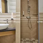 Nocleg ze śniadaniem Gold House 4*