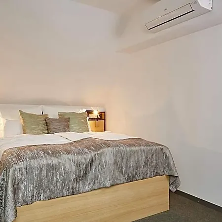 Bed & Breakfast Gold House 4*