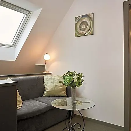 Gold House Bed & Breakfast 4*