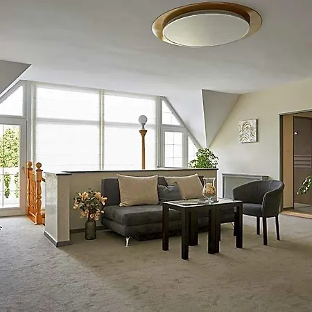 Gold House Bed & Breakfast 4*