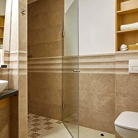 Gold House Bed & Breakfast 4*