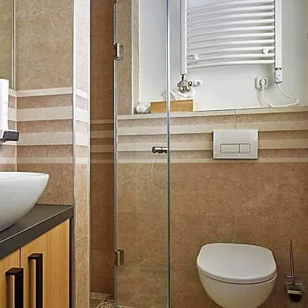 Gold House Bed & Breakfast 4*
