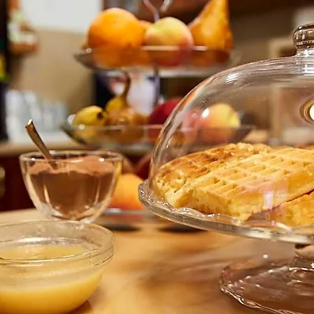 Gold House Bed & Breakfast 4*