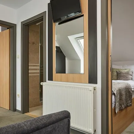 Gold House バラトンフレド