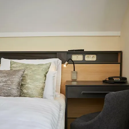 Gold House バラトンフレド