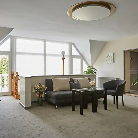 לינה וארוחת בוקר Gold House