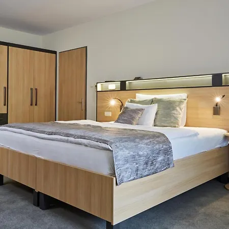 Gold House バラトンフレド