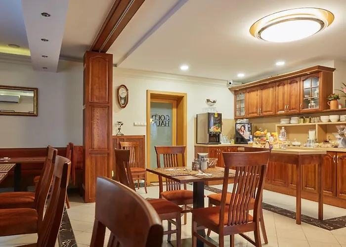 Gold House Bed & Breakfast 4*