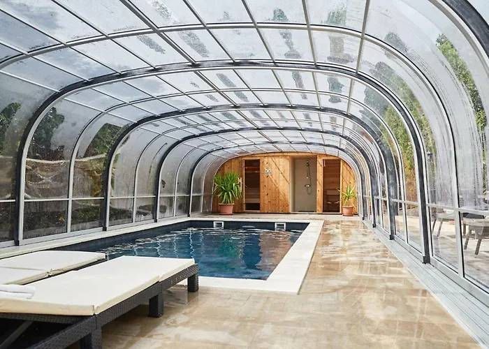 Gold House לינה וארוחת בוקר 4*