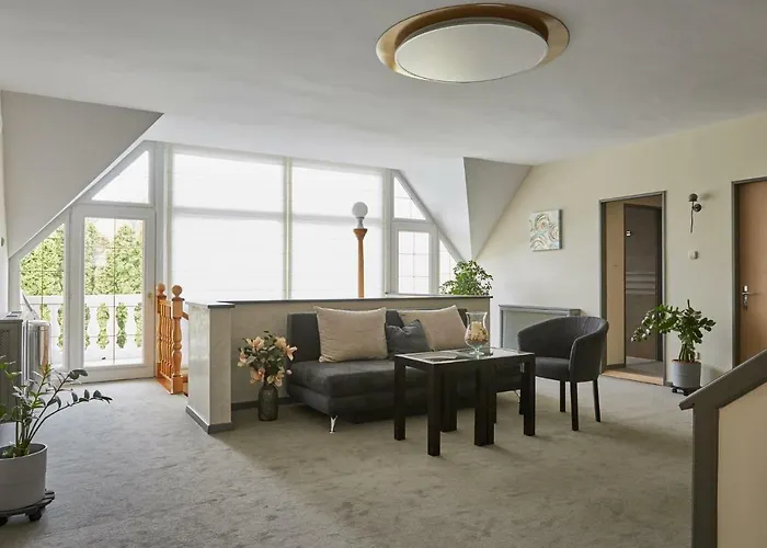 לינה וארוחת בוקר Gold House