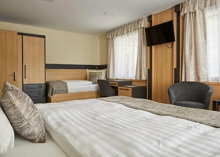 לינה וארוחת בוקר Gold House 4*