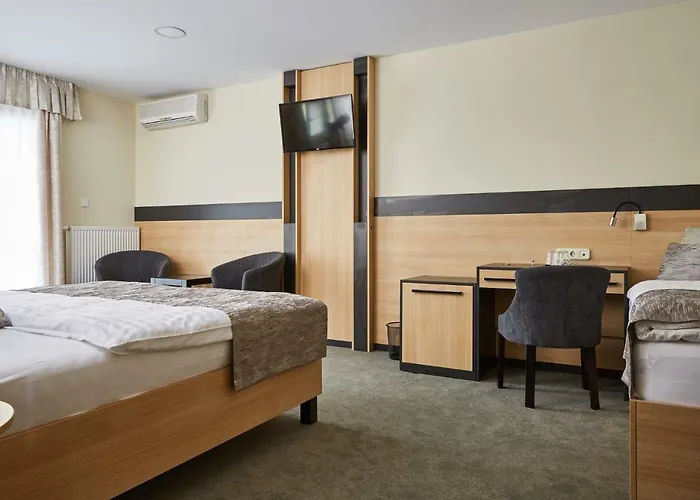 Gold House לינה וארוחת בוקר 4*