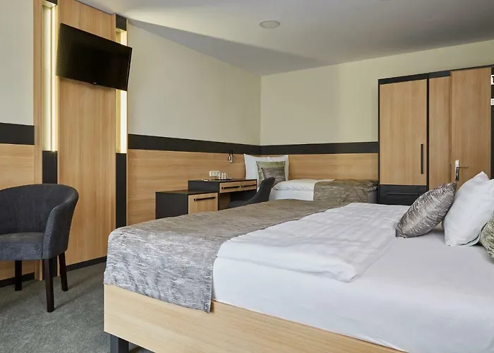 Gold House לינה וארוחת בוקר 4*