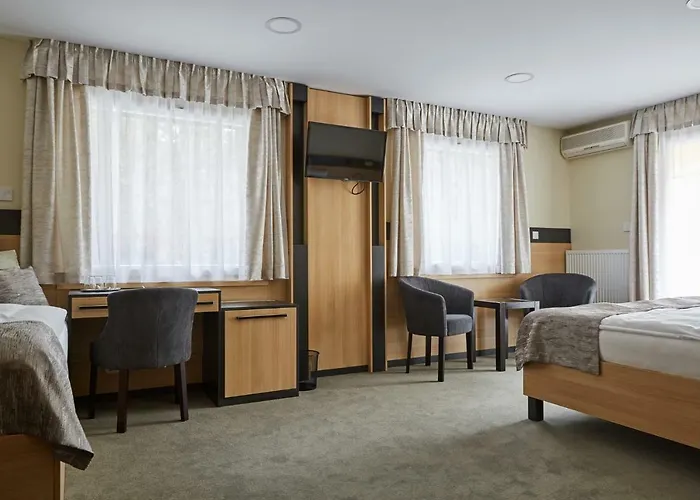 Gold House לינה וארוחת בוקר באלאטונפורד