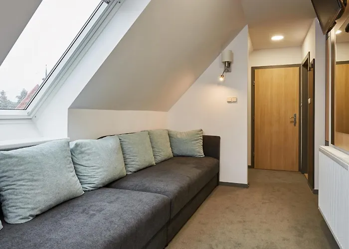 לינה וארוחת בוקר Gold House 4*