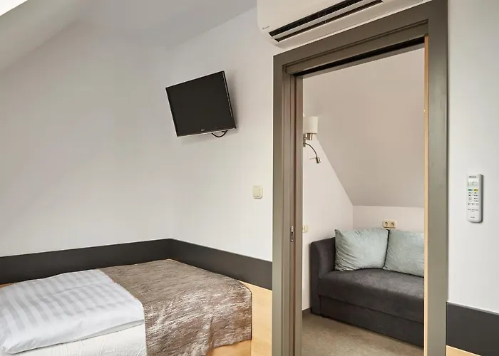 לינה וארוחת בוקר Gold House באלאטונפורד